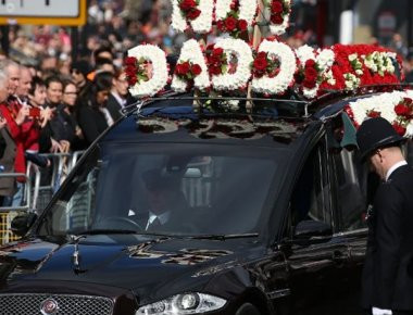 Επίθεση Λονδίνο: Απέδωσαν φόρο τιμής στον φρουρό που δολοφονήθηκε από τον μακελάρη (φωτό, βίντεο)